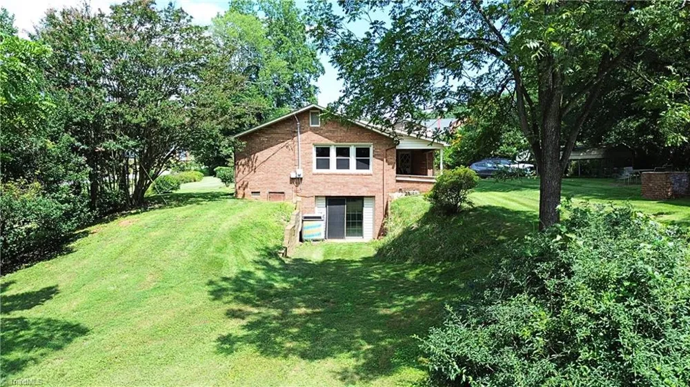 226 White Plains Road Roaring River, NC 28669