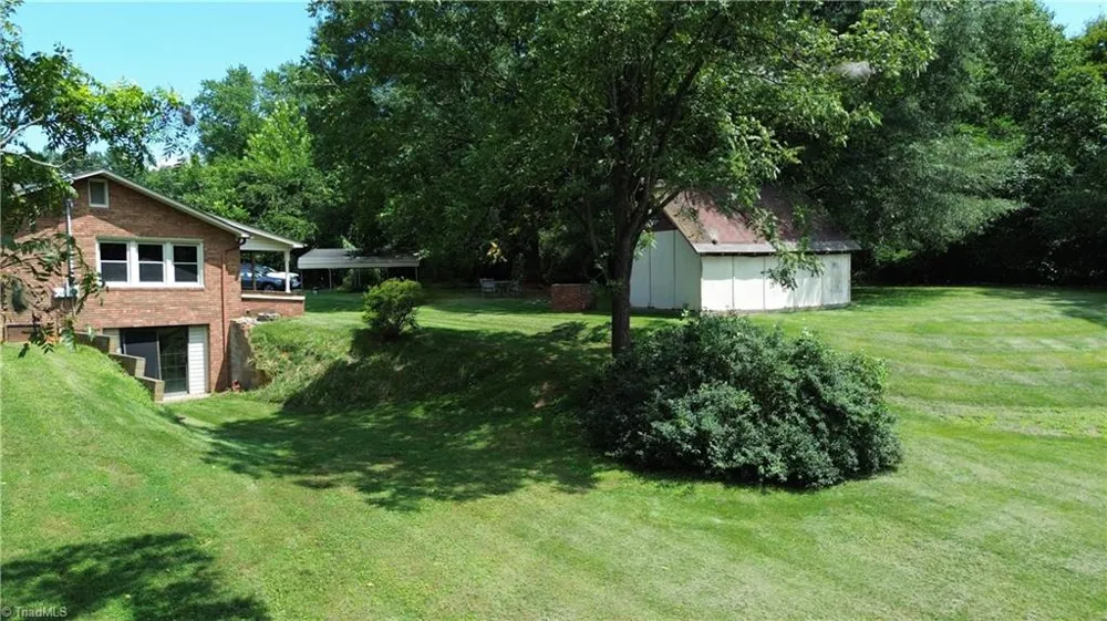 226 White Plains Road Roaring River, NC 28669