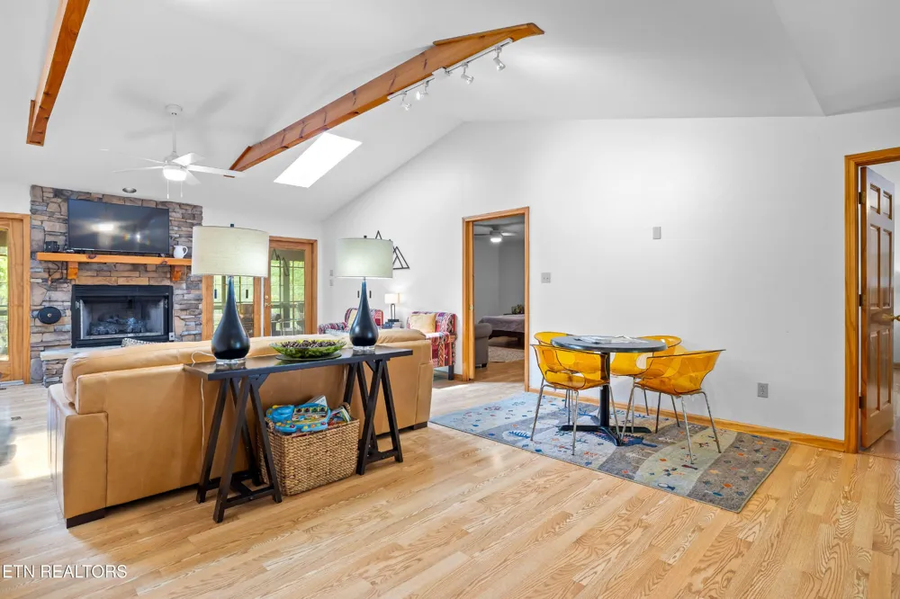 229 Cobblestone Way Townsend, TN 37882