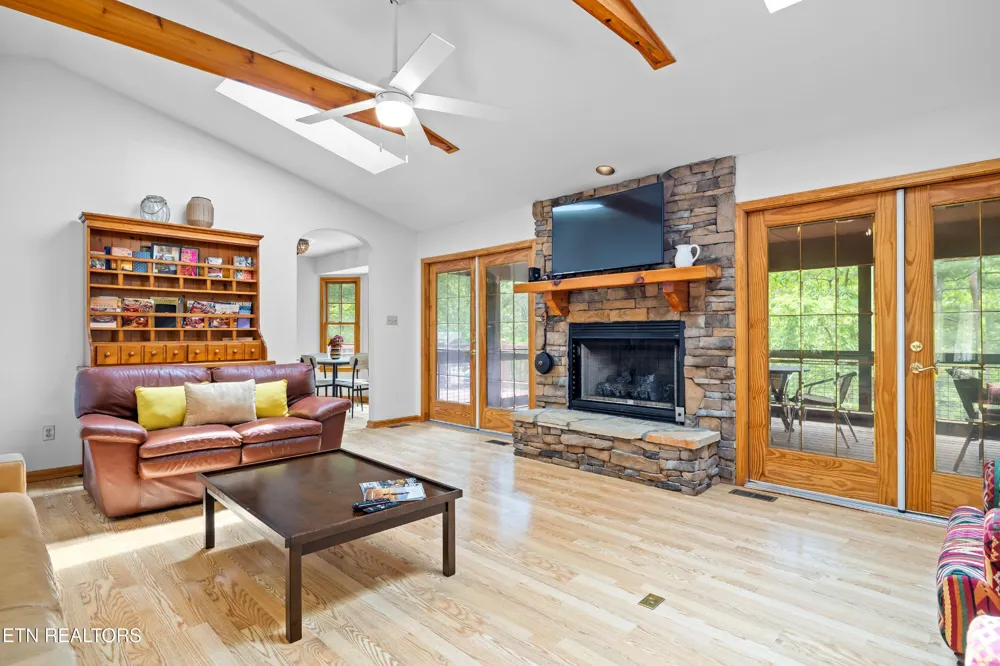 229 Cobblestone Way Townsend, TN 37882
