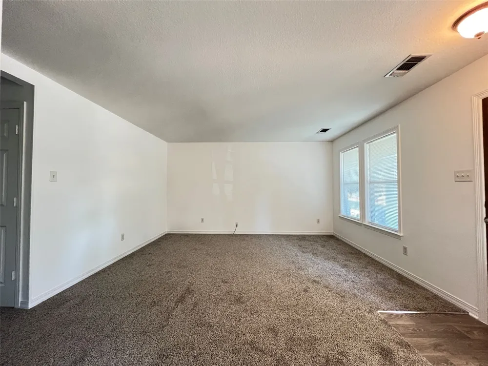 403 W Oak Street Decatur, TX 76234