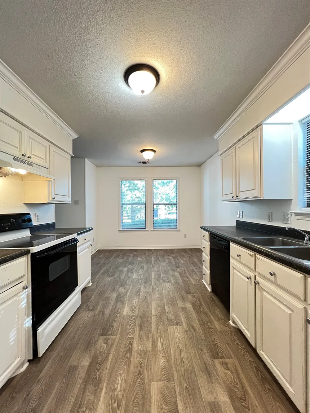 403 W Oak Street Decatur, TX 76234