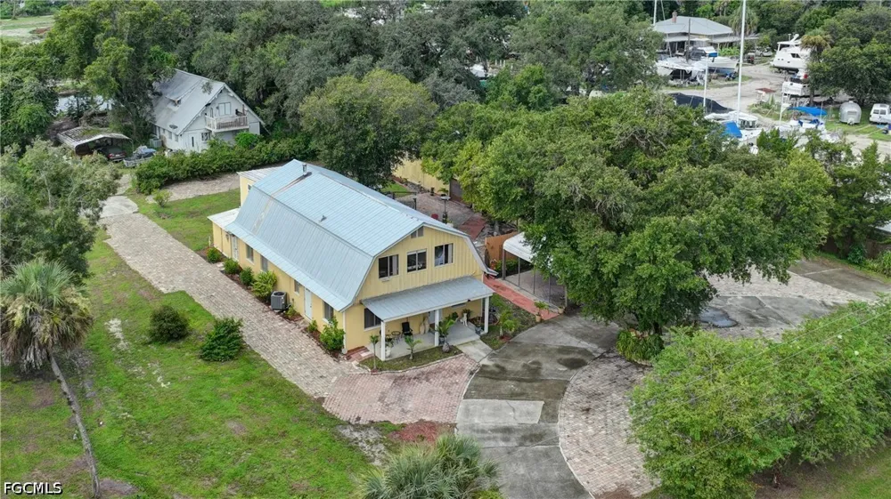 Riverbend Drive Labelle, FL 33935