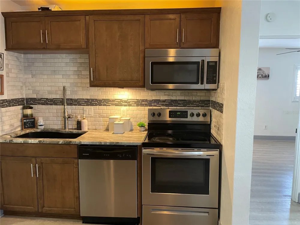 2829 21ST STREET St Petersburg, FL 33713