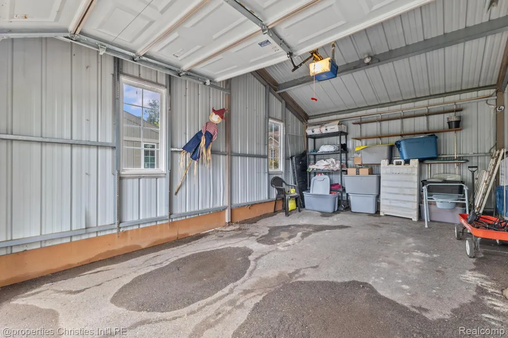 323 Countryside Court Highland Charter Township, MI 48357