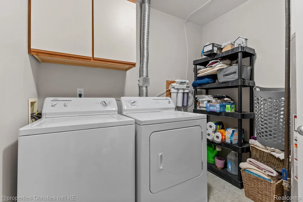 323 Countryside Court Highland Charter Township, MI 48357