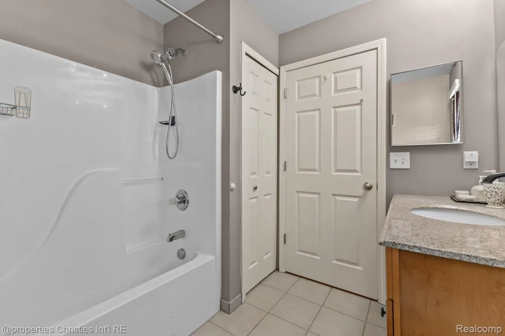 323 Countryside Court Highland Charter Township, MI 48357