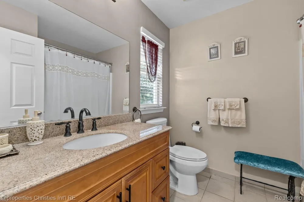 323 Countryside Court Highland Charter Township, MI 48357