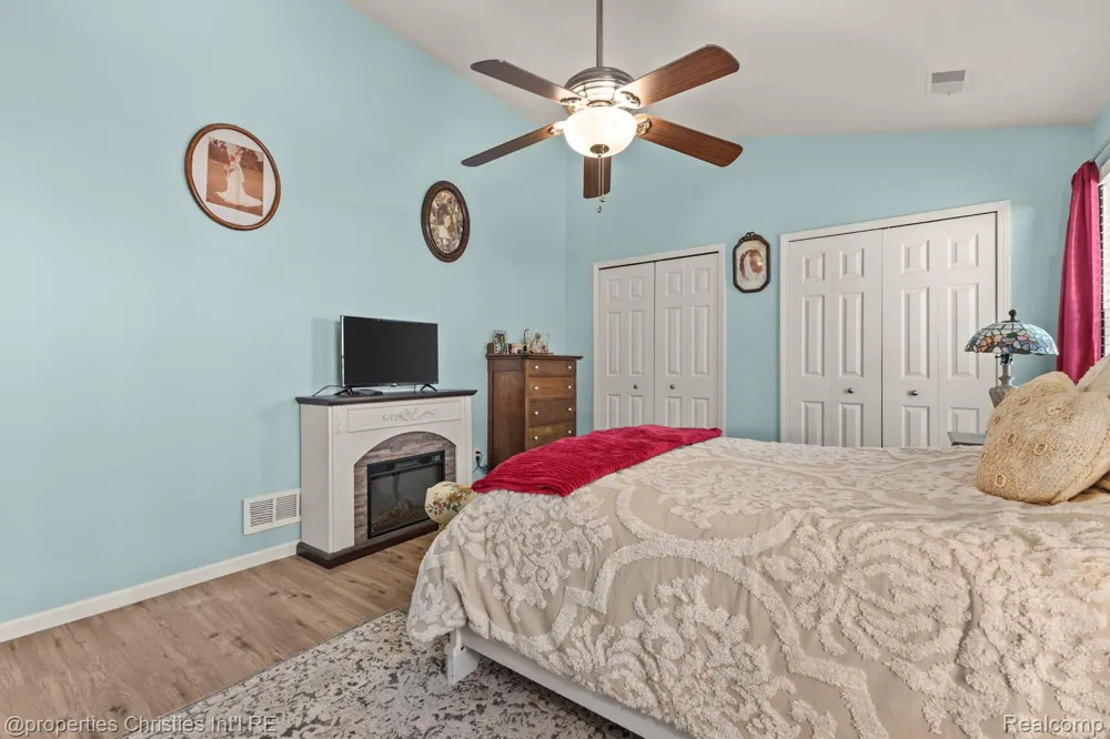 323 Countryside Court Highland Charter Township, MI 48357