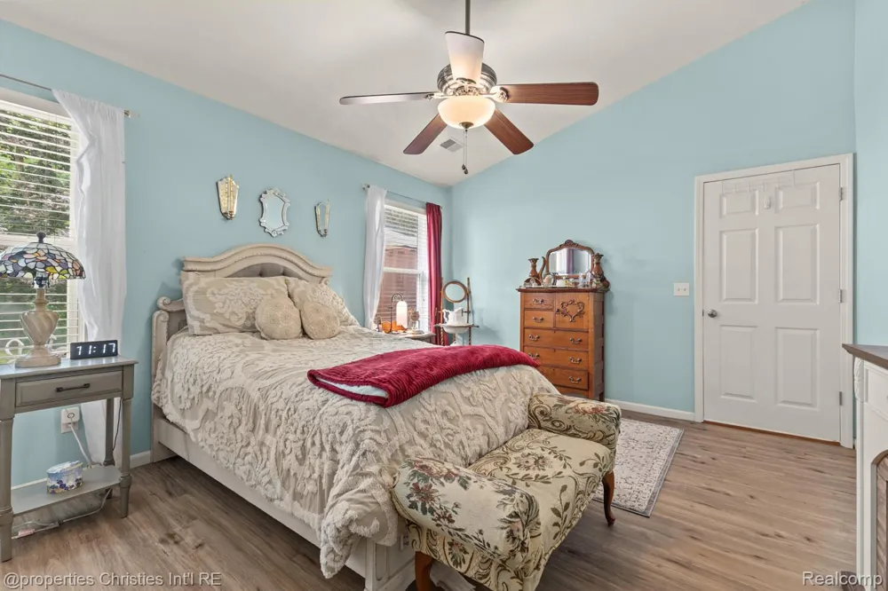 323 Countryside Court Highland Charter Township, MI 48357