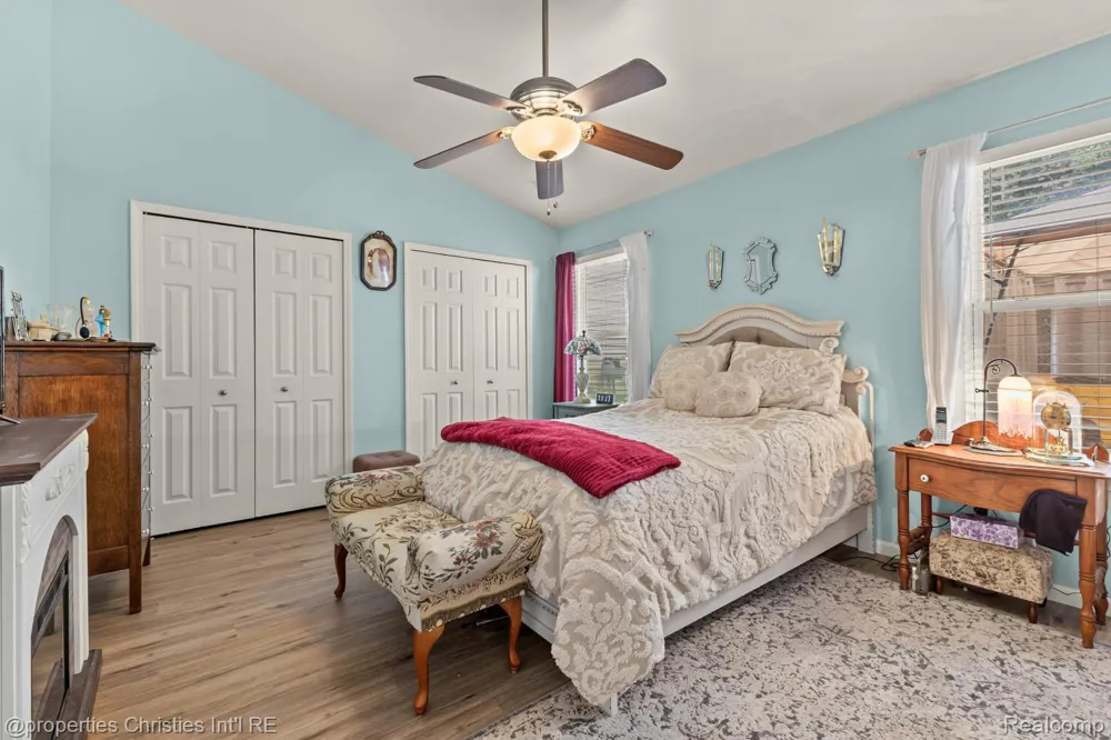 323 Countryside Court Highland Charter Township, MI 48357