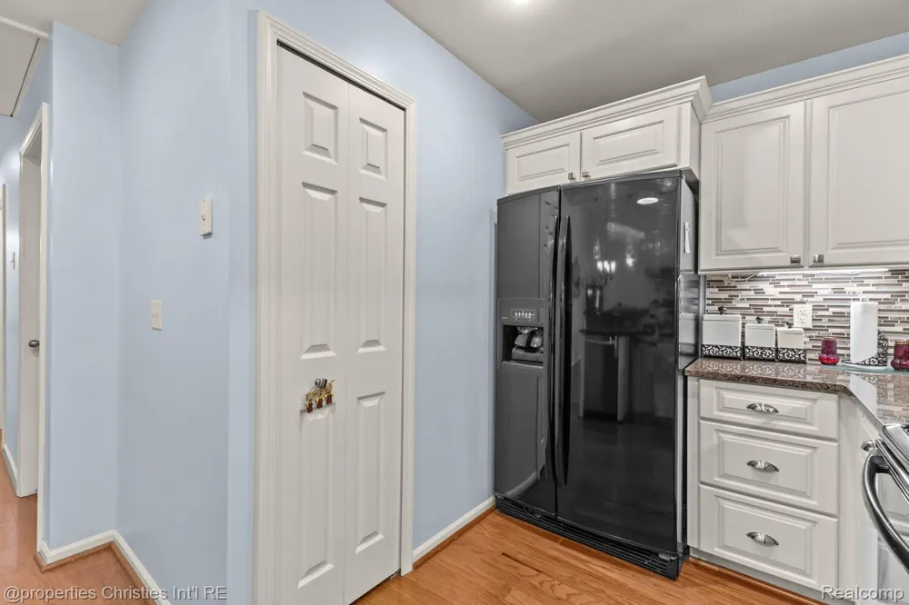 323 Countryside Court Highland Charter Township, MI 48357