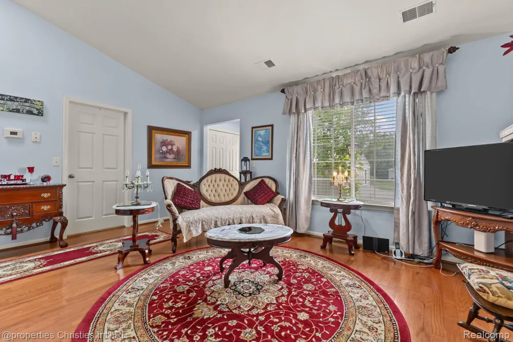 323 Countryside Court Highland Charter Township, MI 48357