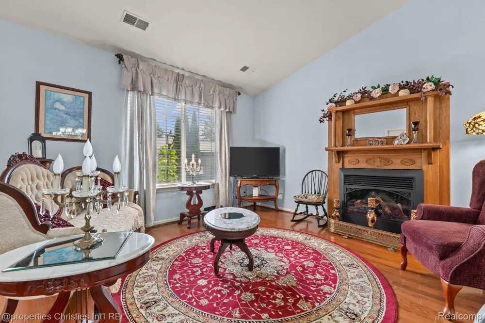 323 Countryside Court Highland Charter Township, MI 48357