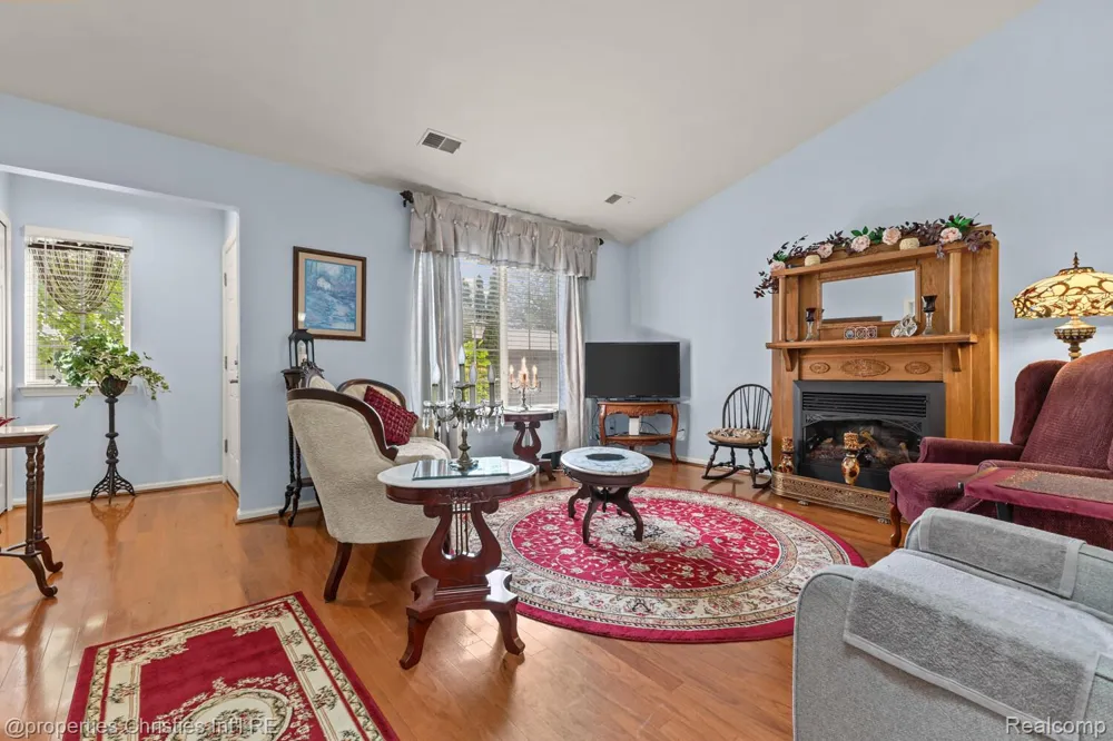 323 Countryside Court Highland Charter Township, MI 48357