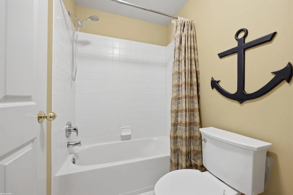 12294 Parkside Circle Washington Township, MI 48094