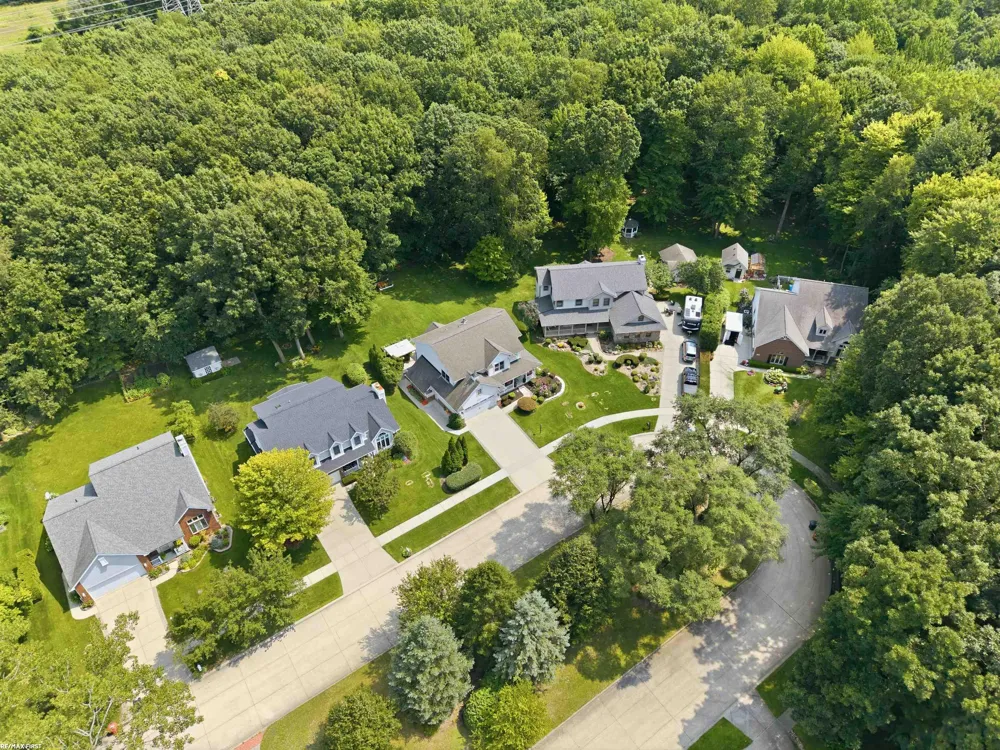 12294 Parkside Circle Washington Township, MI 48094