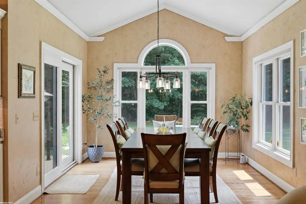 12294 Parkside Circle Washington Township, MI 48094
