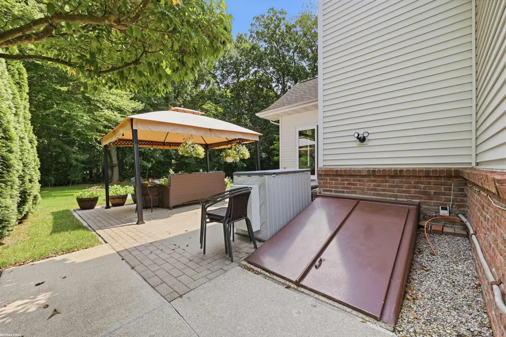 12294 Parkside Circle Washington Township, MI 48094