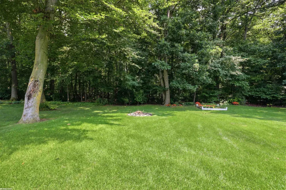 12294 Parkside Circle Washington Township, MI 48094
