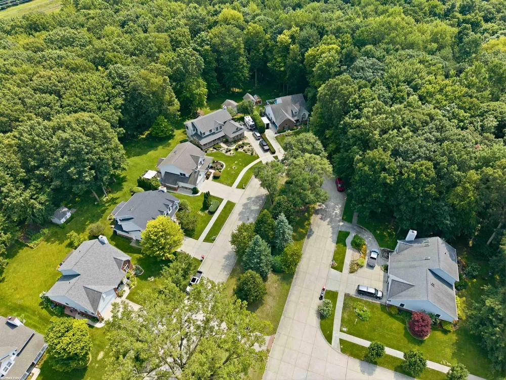 12294 Parkside Circle Washington Township, MI 48094