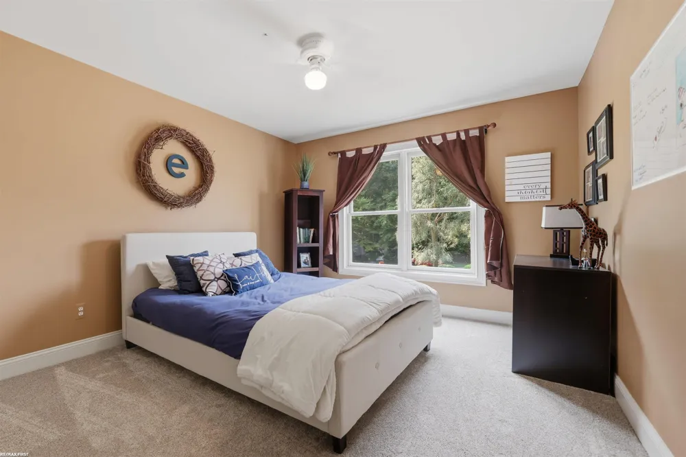 12294 Parkside Circle Washington Township, MI 48094