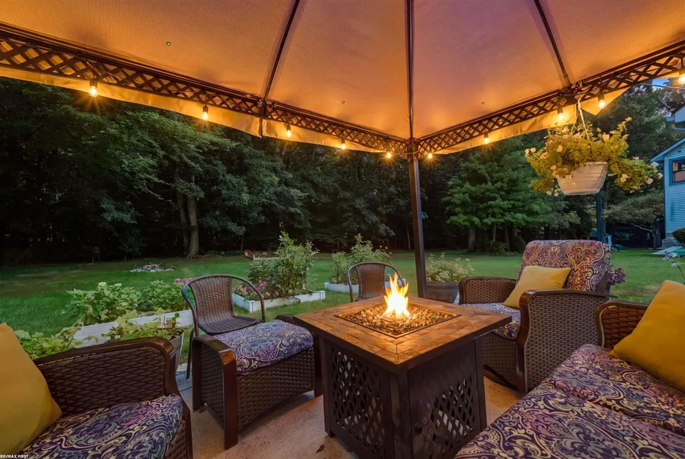 12294 Parkside Circle Washington Township, MI 48094