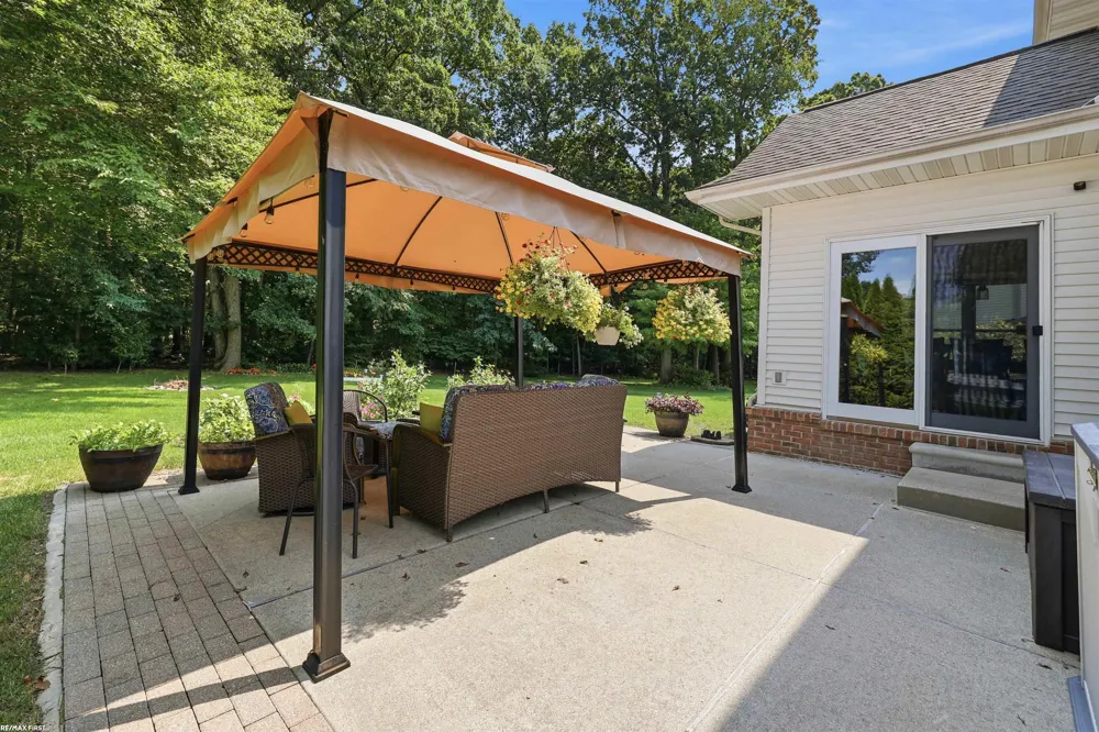12294 Parkside Circle Washington Township, MI 48094