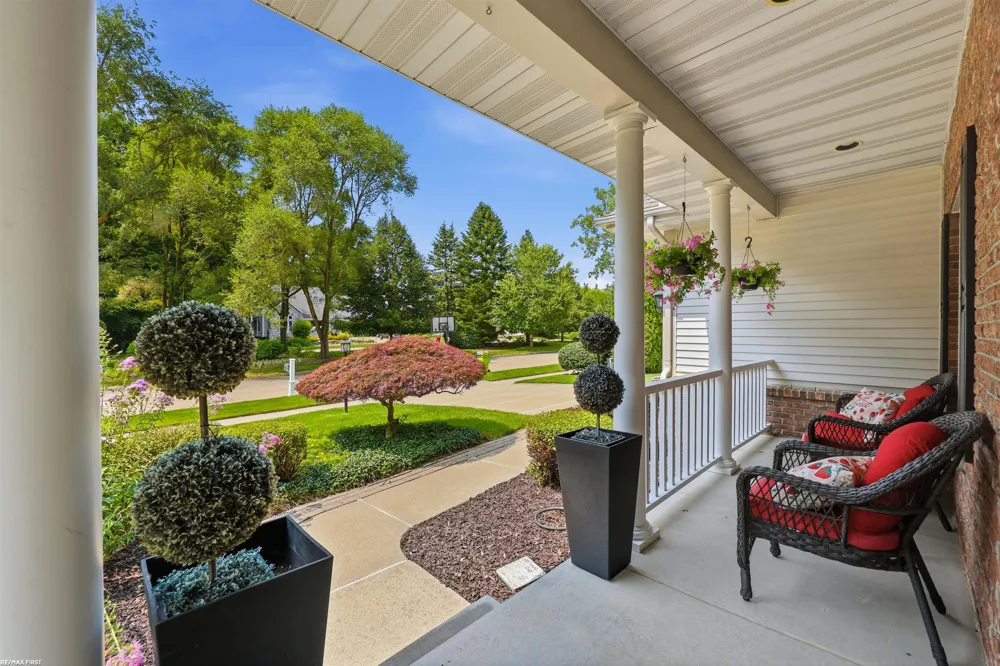 12294 Parkside Circle Washington Township, MI 48094