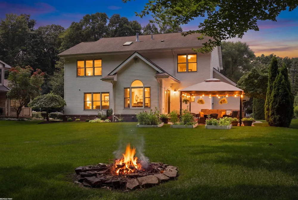 12294 Parkside Circle Washington Township, MI 48094
