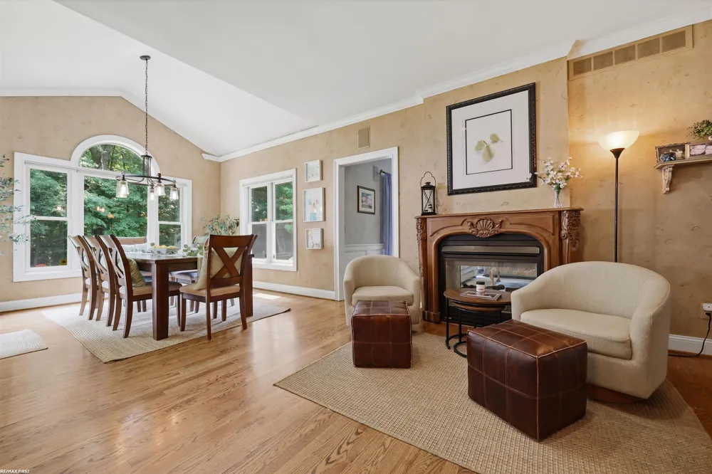 12294 Parkside Circle Washington Township, MI 48094