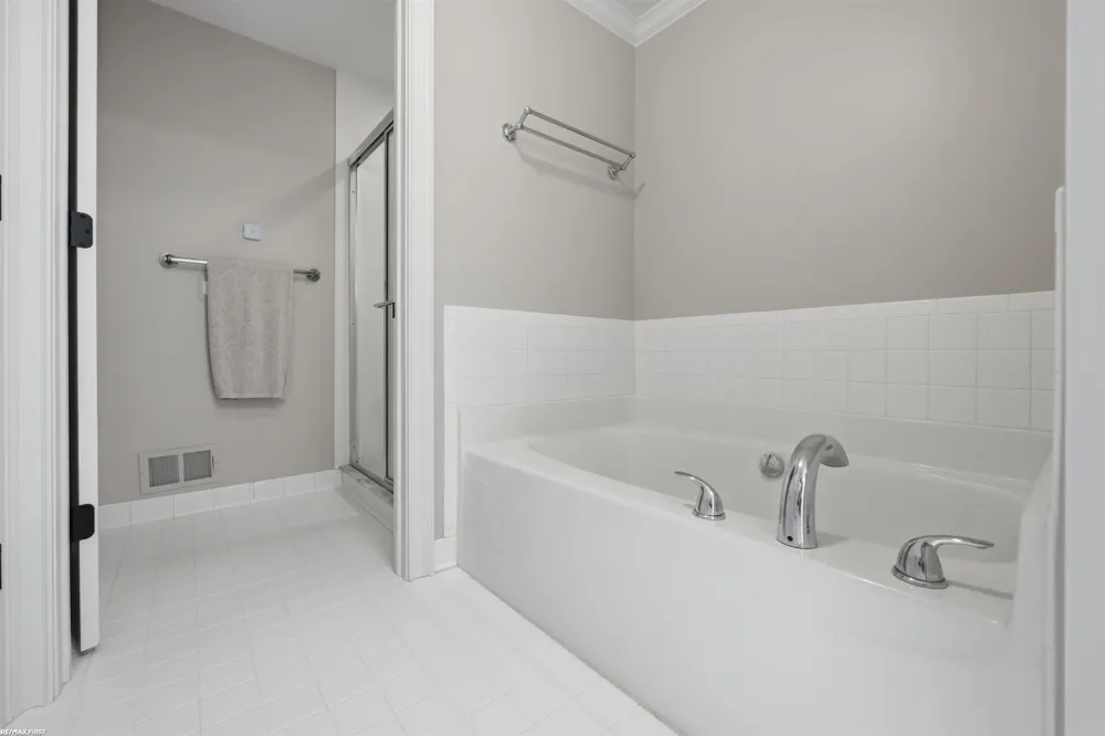 12294 Parkside Circle Washington Township, MI 48094