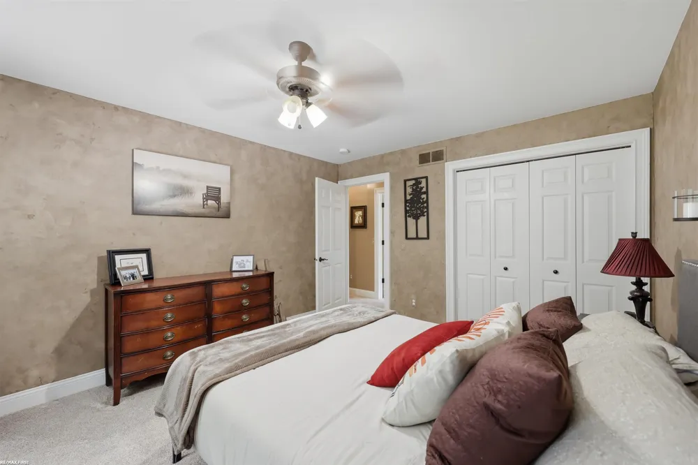 12294 Parkside Circle Washington Township, MI 48094