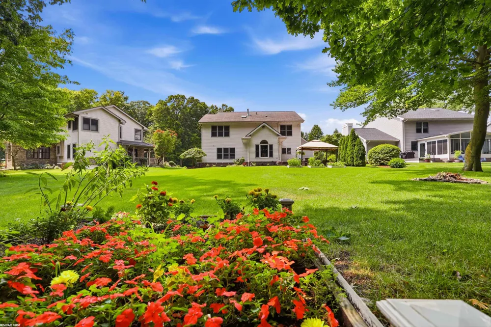 12294 Parkside Circle Washington Township, MI 48094