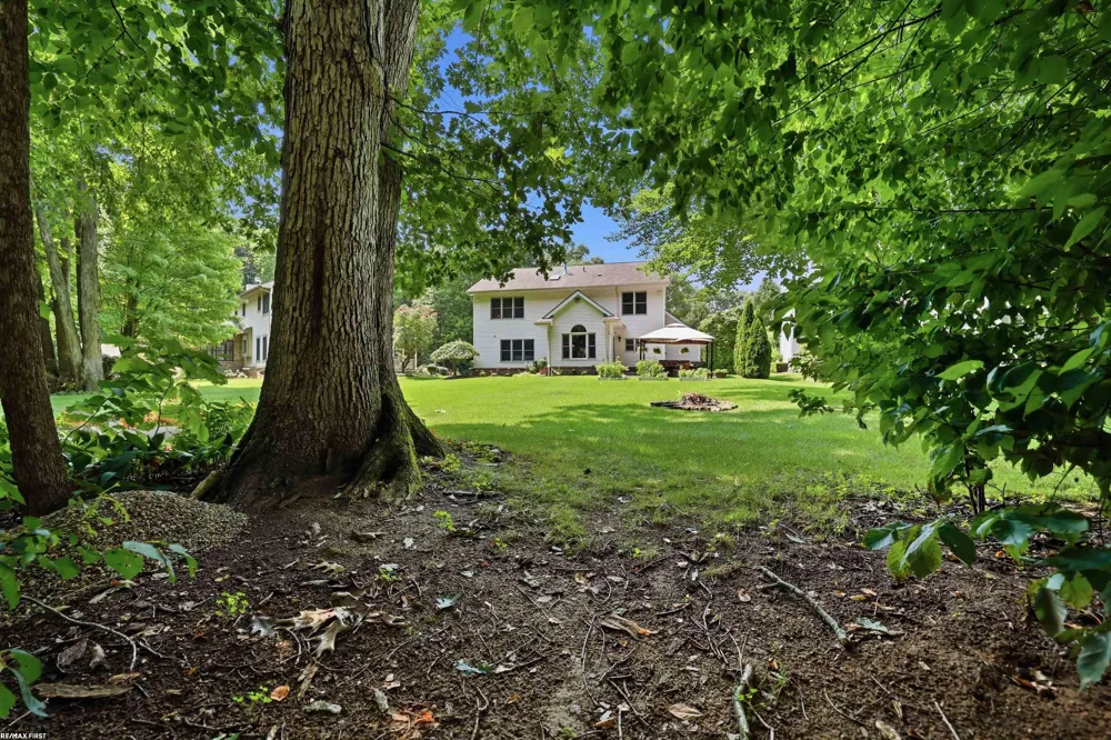 12294 Parkside Circle Washington Township, MI 48094