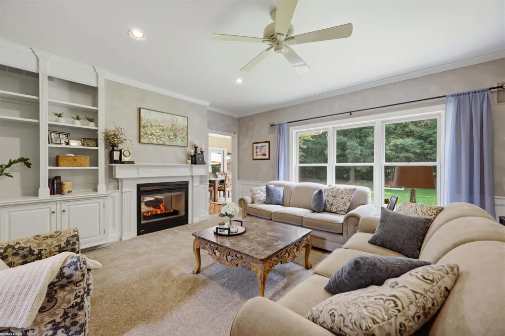 12294 Parkside Circle Washington Township, MI 48094