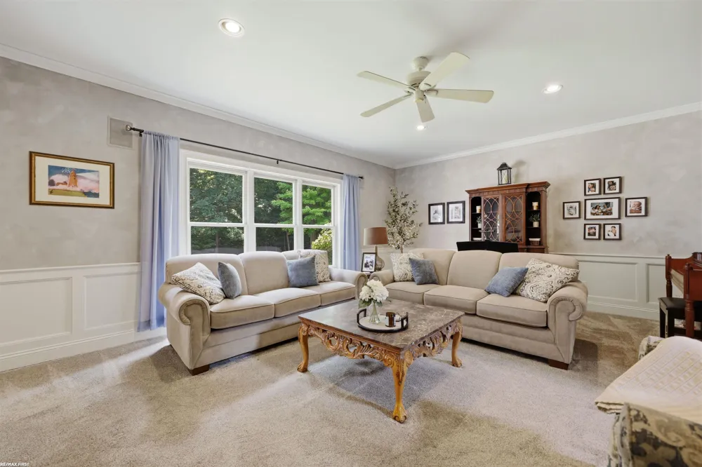 12294 Parkside Circle Washington Township, MI 48094