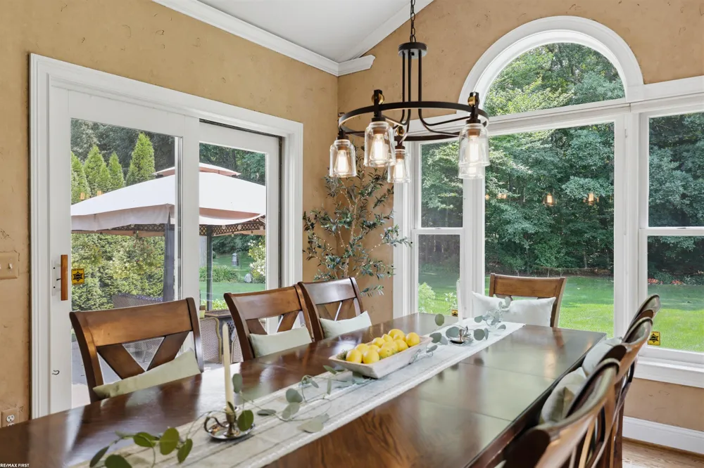 12294 Parkside Circle Washington Township, MI 48094