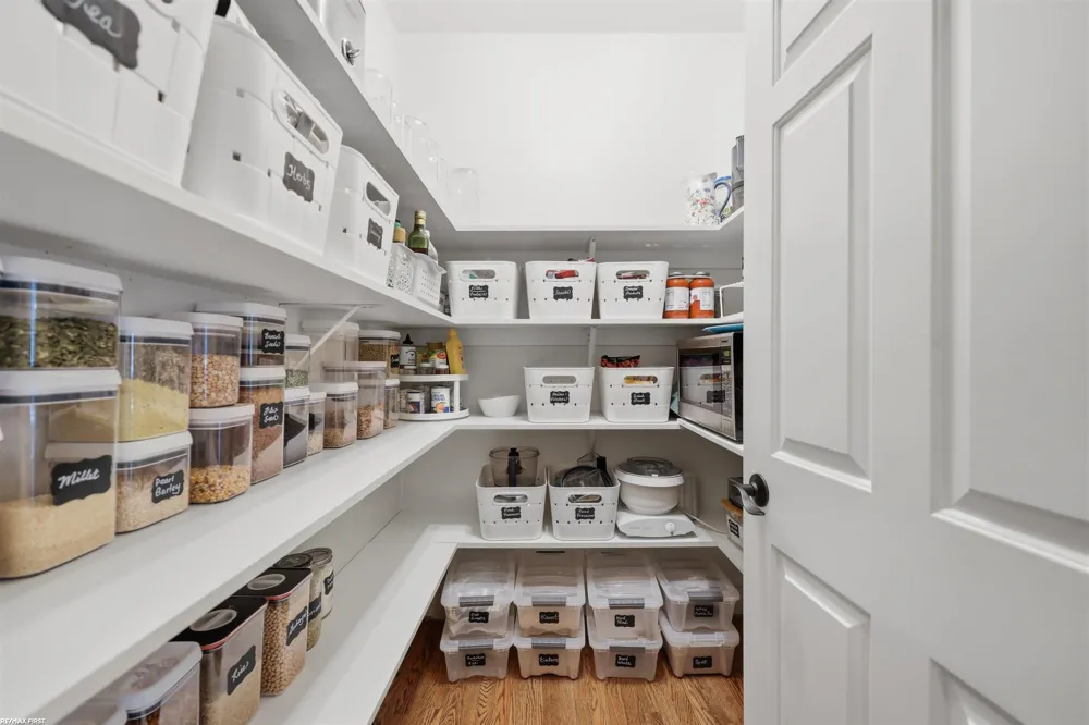 12294 Parkside Circle Washington Township, MI 48094