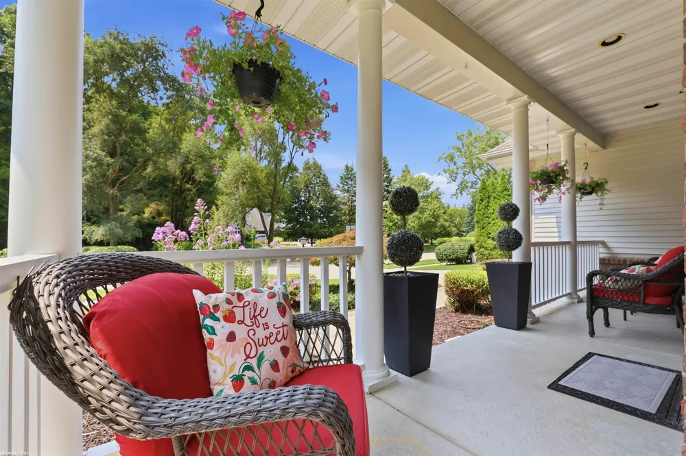 12294 Parkside Circle Washington Township, MI 48094