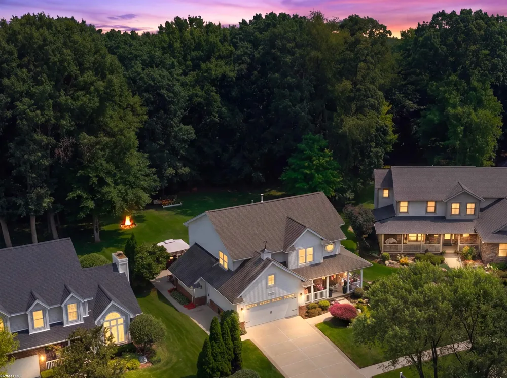 12294 Parkside Circle Washington Township, MI 48094