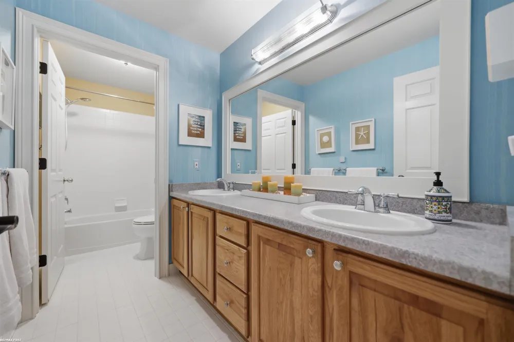 12294 Parkside Circle Washington Township, MI 48094