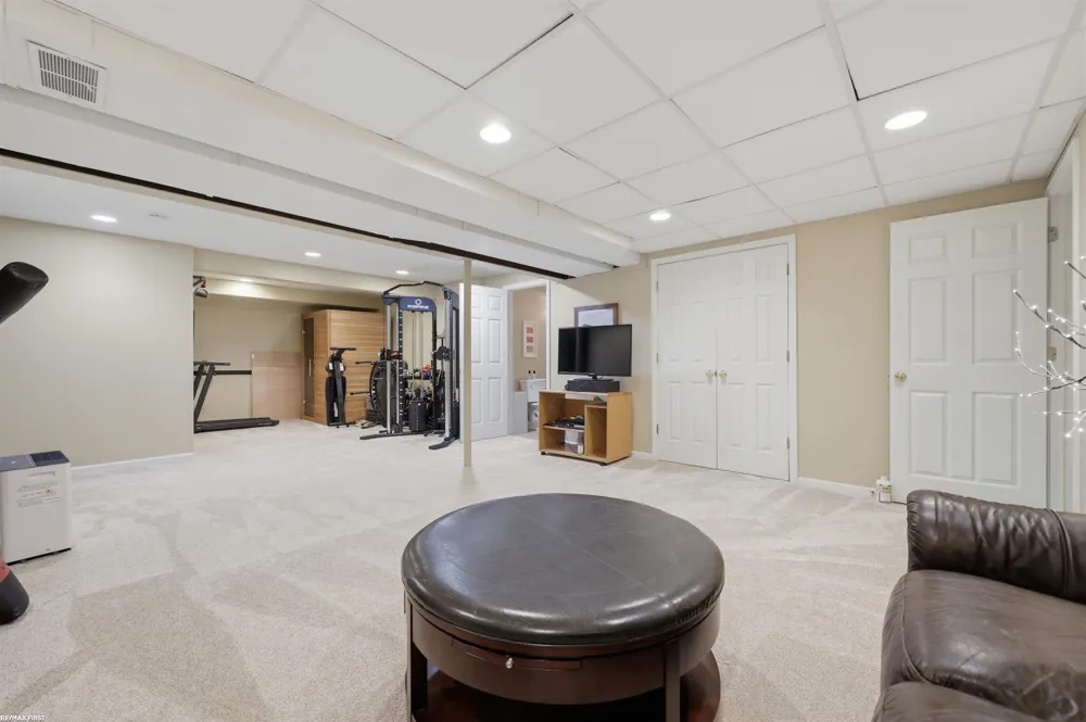 12294 Parkside Circle Washington Township, MI 48094
