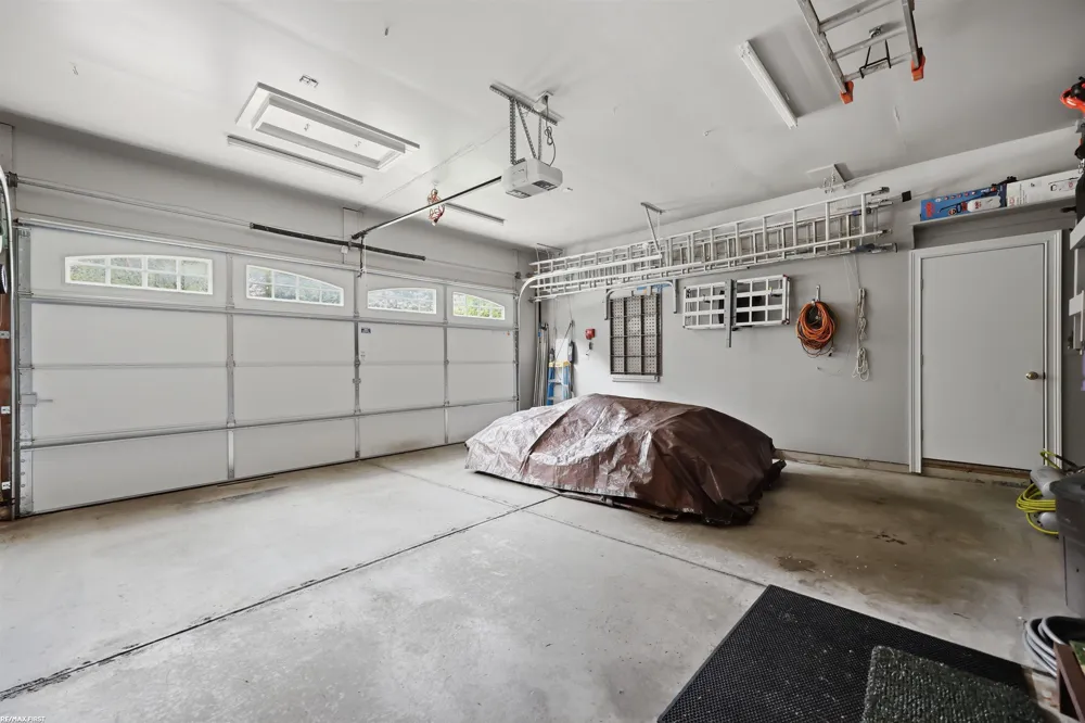 12294 Parkside Circle Washington Township, MI 48094