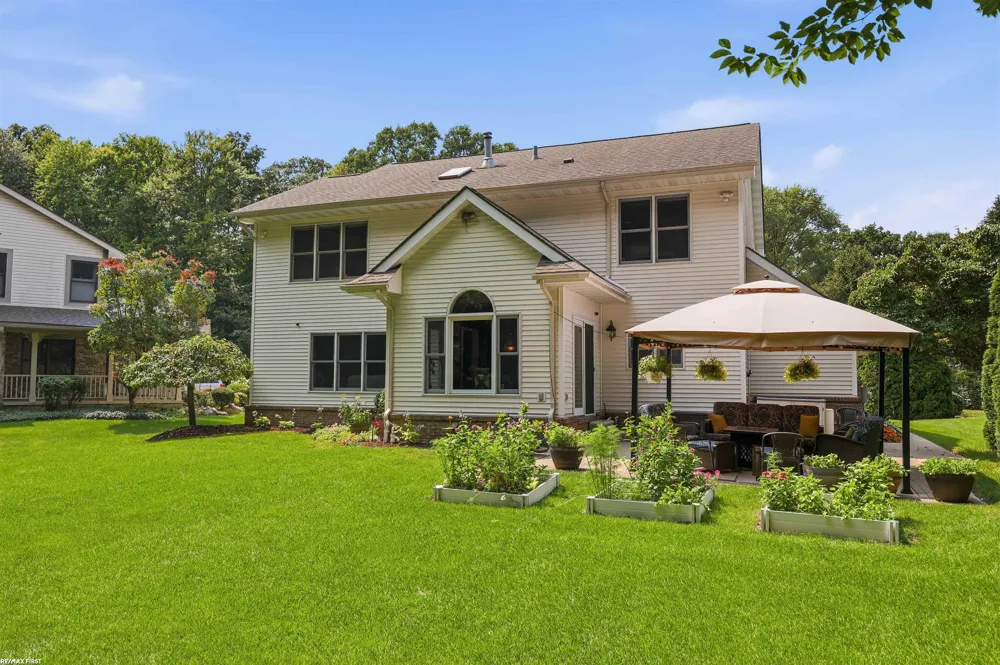 12294 Parkside Circle Washington Township, MI 48094