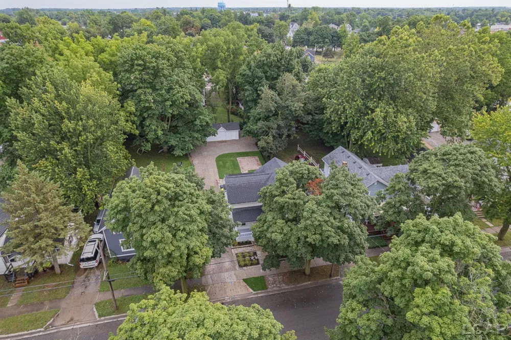 614 Toledo Street Adrian City, MI 49221