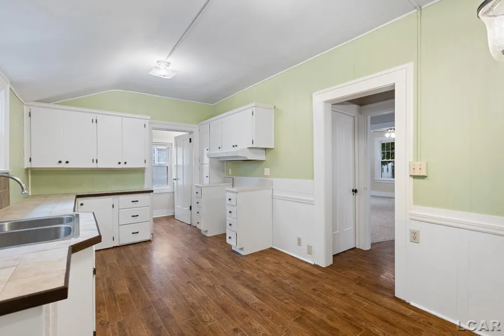 614 Toledo Street Adrian City, MI 49221