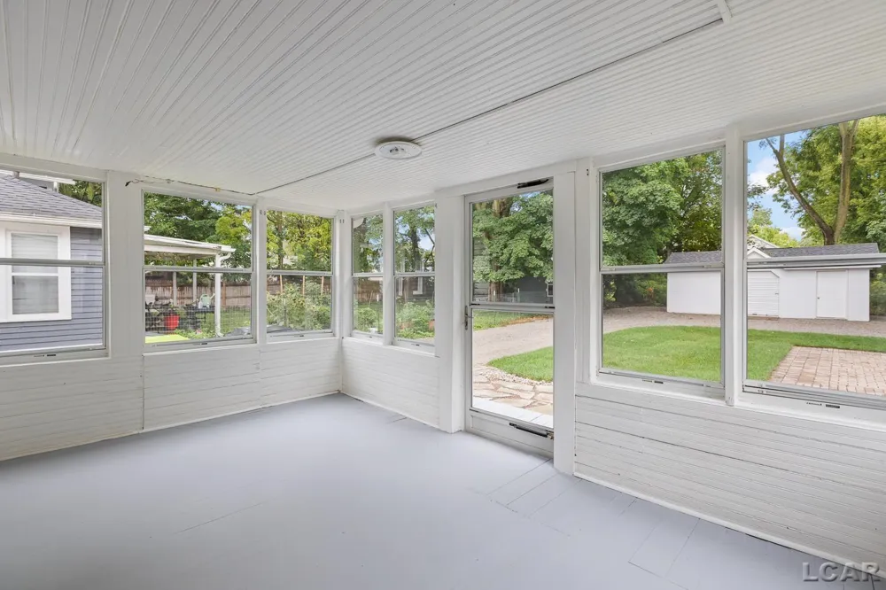 614 Toledo Street Adrian City, MI 49221