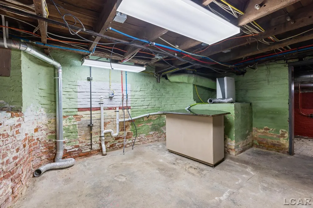 614 Toledo Street Adrian City, MI 49221