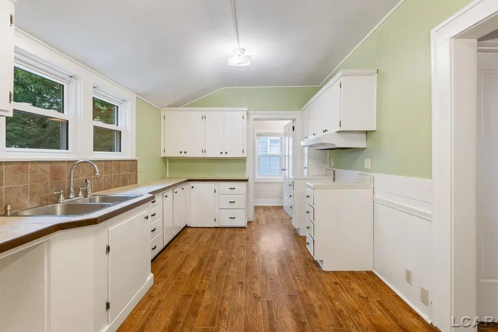 614 Toledo Street Adrian City, MI 49221